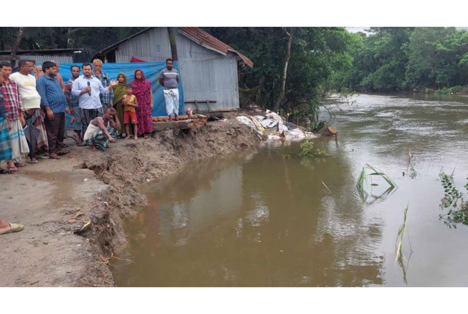 দাগনভূঞায় নদী ভাঙনে বিলীন দুই বসতঘর