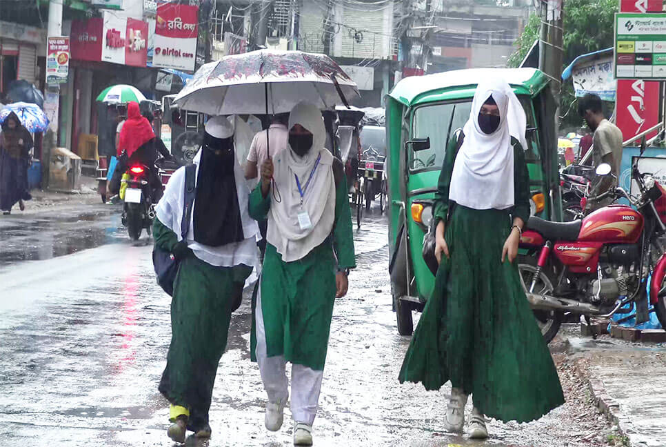 ঝিনাইদহে টানা বৃষ্টিতে জনজীবনে ভোগান্তি