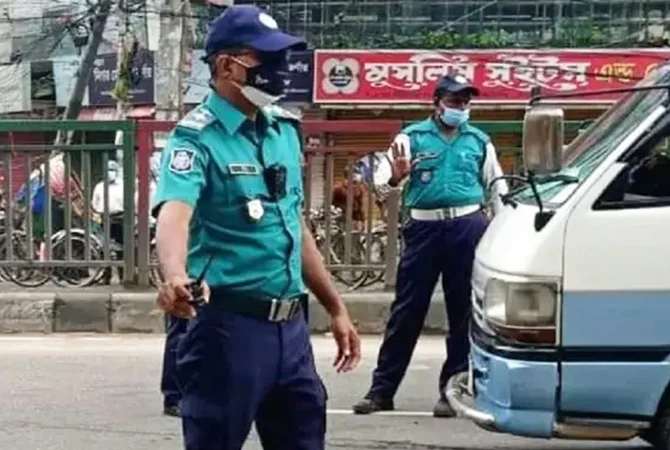 রাজধানীতে ট্রাফিক আইন অমান্য করায় ৫০০ মামলা, জরিমানা ২১ লাখ টাকা