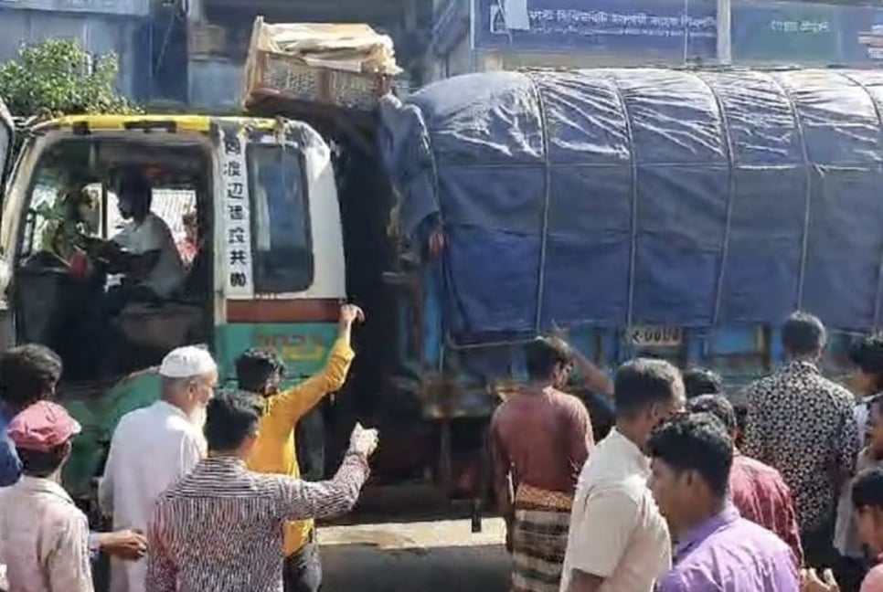 সড়ক দুর্ঘটনায় পা হারানোর ১২ বছর পর এবার ট্রাক চাপায় প্রাণই গেল তার