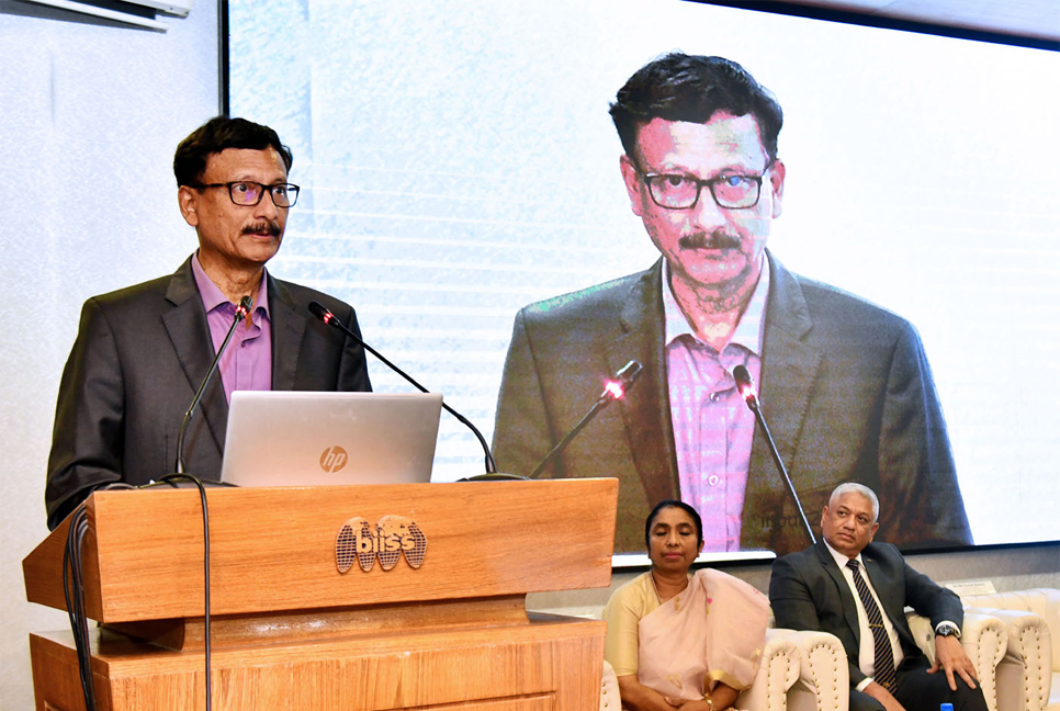 বিদেশি পর্যটকদের জন্য ভিসা সহজ করতে কাজ করবে সরকার : পররাষ্ট্র উপদেষ্টা

