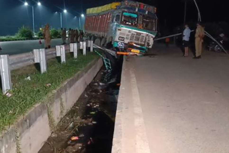 ভারতে সড়ক দুর্ঘটনায় ১০ শ্রমিকের মৃত্যু