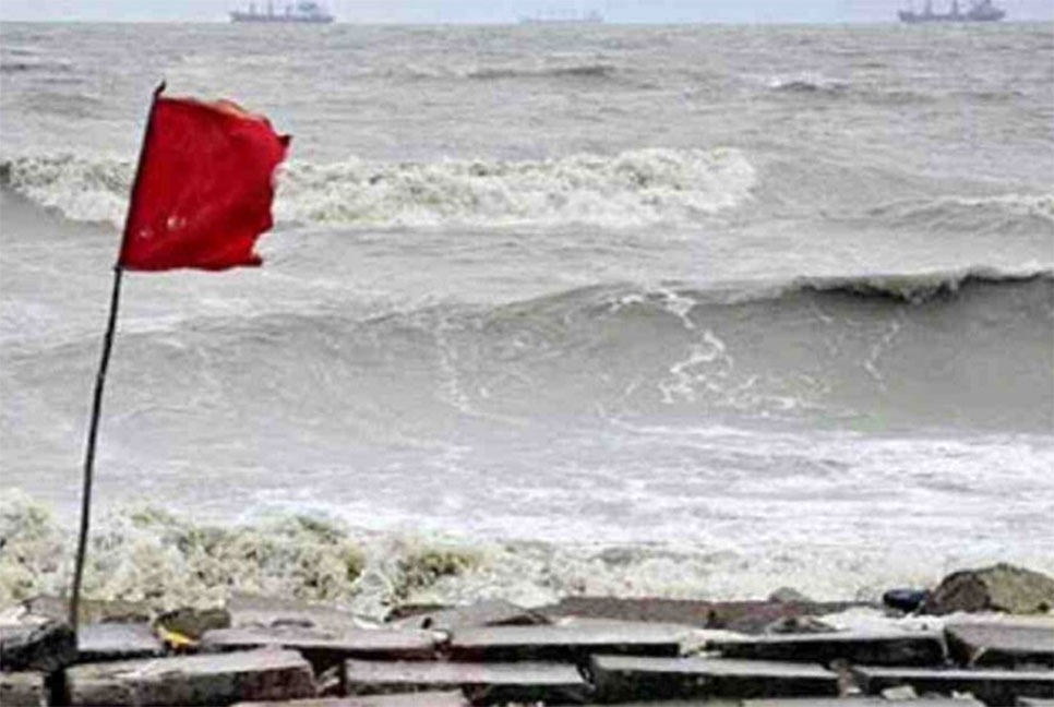 ১৭ অঞ্চলে ঝড়ের আভাস, নদীবন্দরে সতর্ক সংকেত