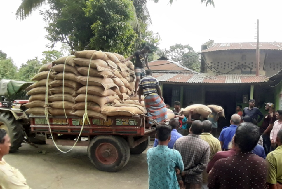 ২৫০ টন চাল আত্মসাৎ, অভিযান চালাতেই লাপাত্তা গুদাম কর্মকর্তা