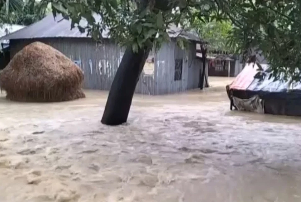 ময়মনসিংহের দুই উপজেলায় ৮০ গ্রাম প্লাবিত, পানিবন্দী লাখো মানুষ 

