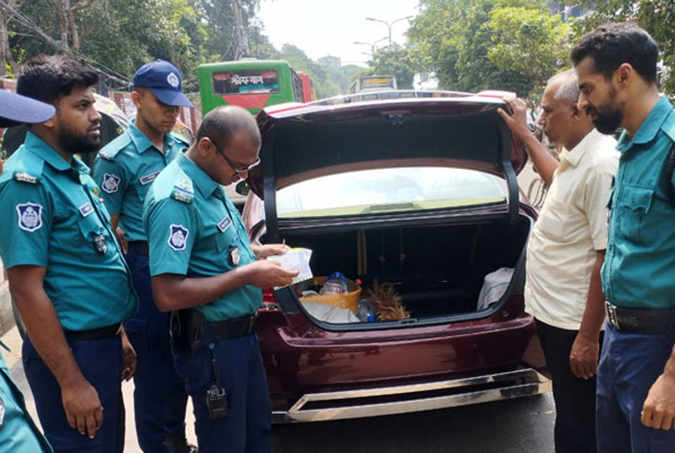 রাজধানীতে ট্রাফিক আইন লঙ্ঘনে ৬২৭ মামলা, জরিমানা ২৬ লাখ