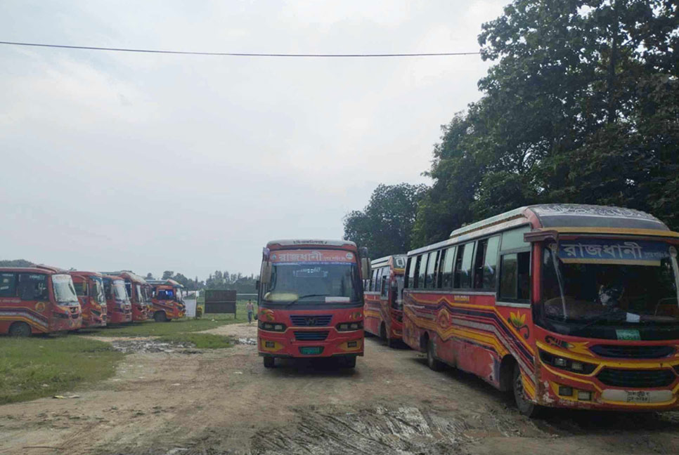 জাবি শিক্ষার্থীকে মারধরের জেরে রাজধানী পরিবহনের ২৪ বাস আটক