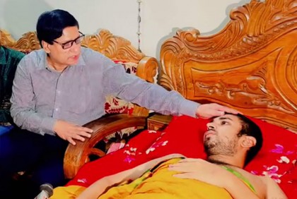 ছাত্র-জনতার আন্দোলনে গুলিবিদ্ধ রাব্বির পাশে নবীউল্লাহ নবী