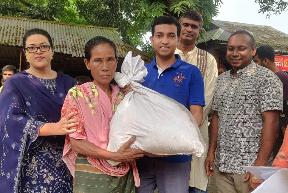 শেরপুরে বন্যার্তদের পাশে ৩০তম বিসিএস প্রশাসন ক্যাডার