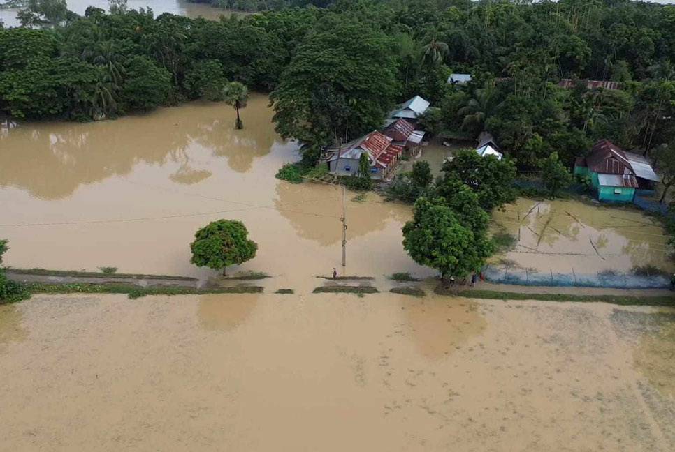 নেত্রকোনায় বন্যার পানি নামছে, ভেসে উঠছে ক্ষত