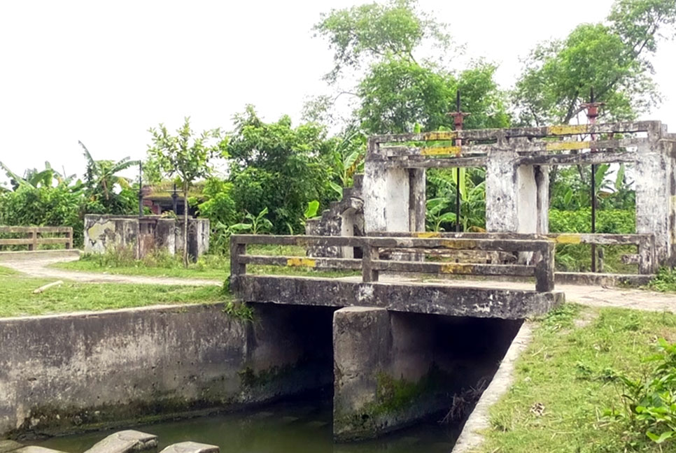 ঝিনাইদহের জিকে সেচ প্রকল্পের শত শত বিঘা জমি ও স্থাপনা বেদখলে