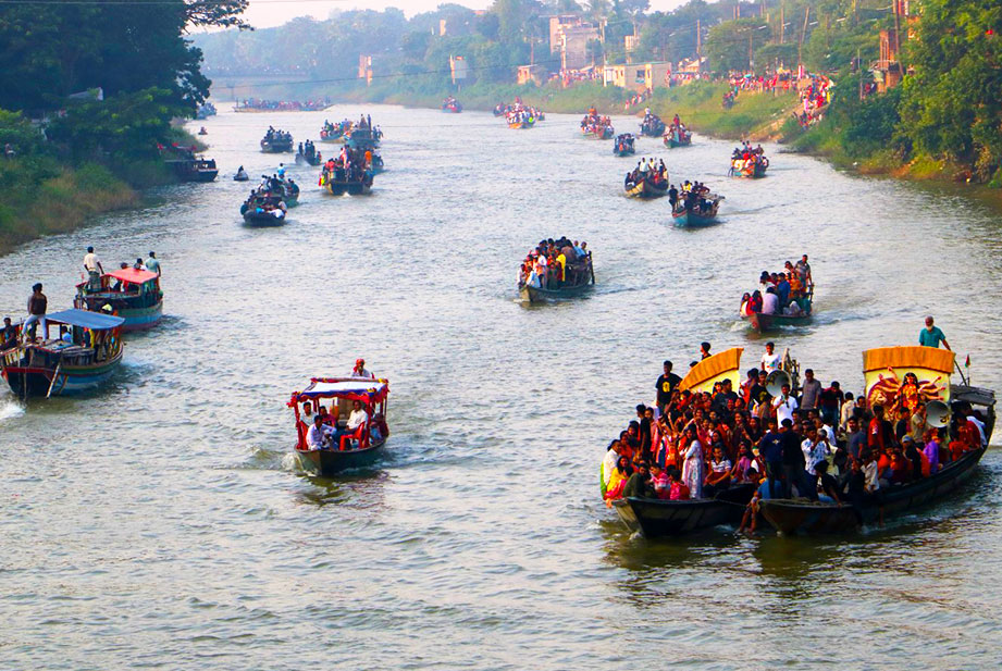 ছোট যমুনা নদীতে দেবীদুর্গার বিসর্জন