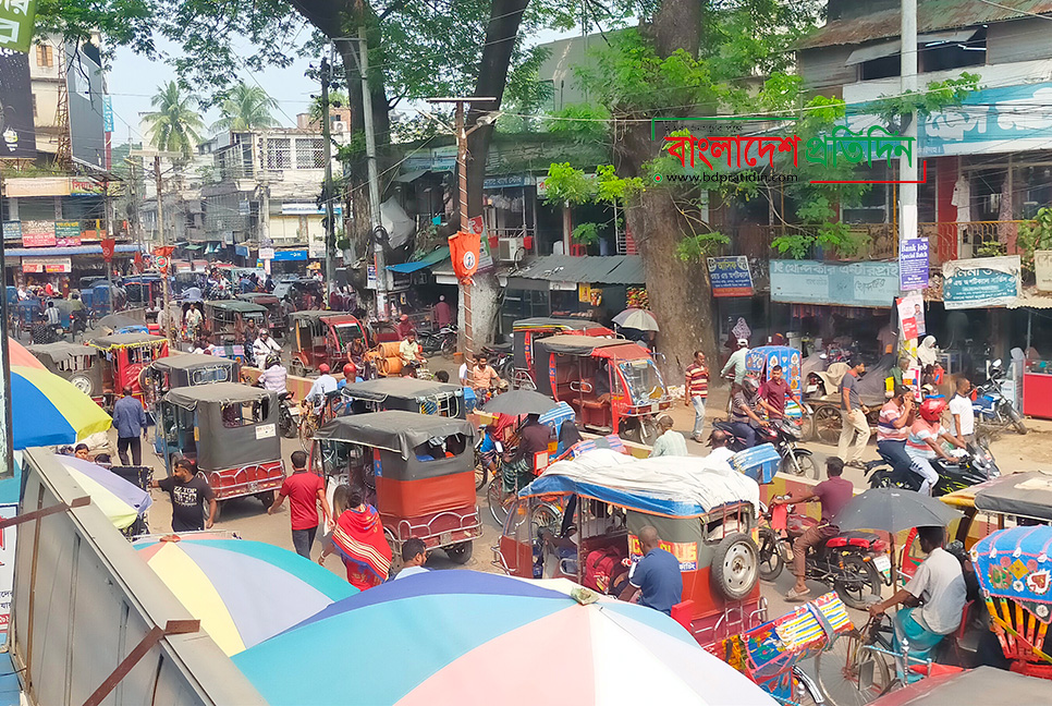 ইজিবাইকের ‘দখলে’ ঝিনাইদহ শহর