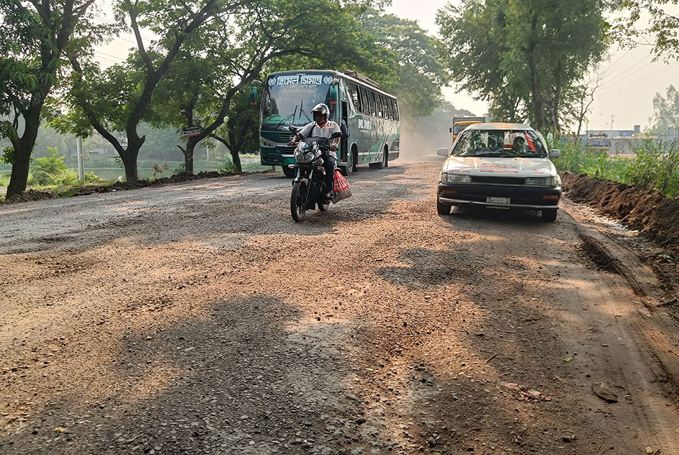 
সিরাজগঞ্জে মহাসড়কের
খানাখন্দে দুর্ভোগ চরমে