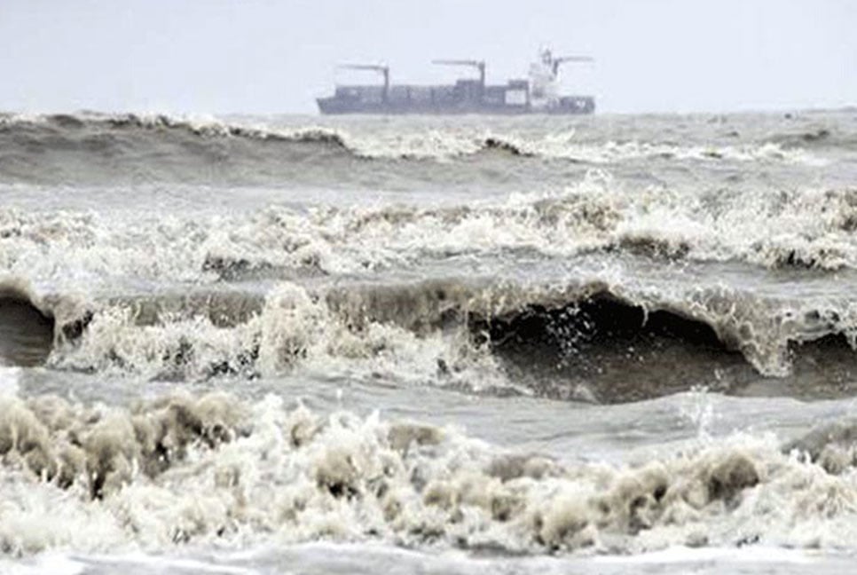 সমুদ্রবন্দর থেকে নামল সতর্কতা সংকেত 