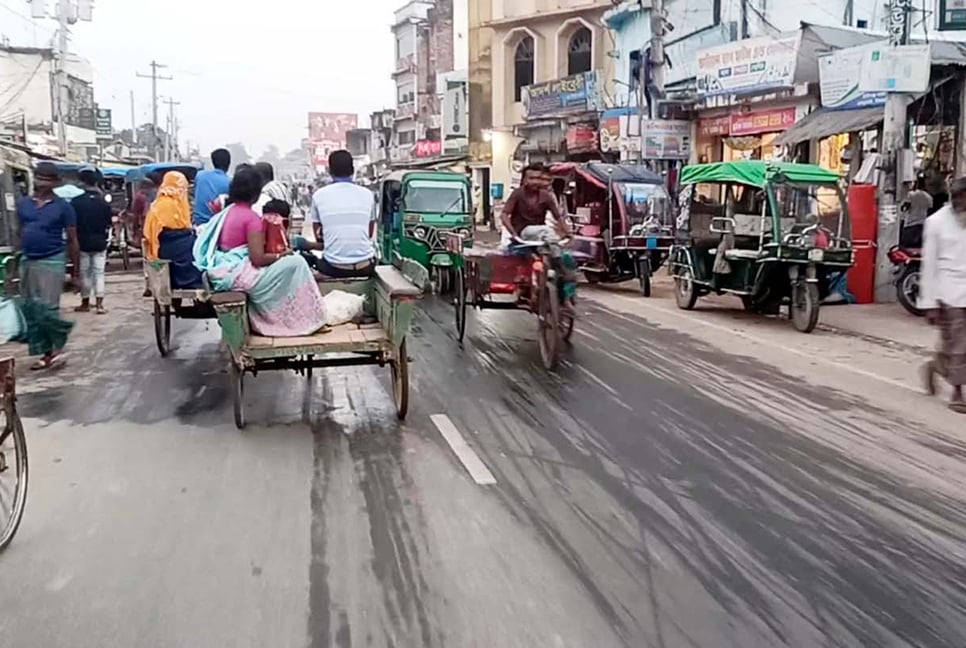 অটোরিকশা-সিএনজির দখলে দিনাজপুর-গোবিন্দঞ্জ আঞ্চলিক মহাসড়ক