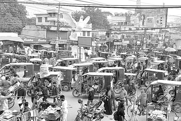 ইজিবাইকের দখলে ঝিনাইদহ শহর