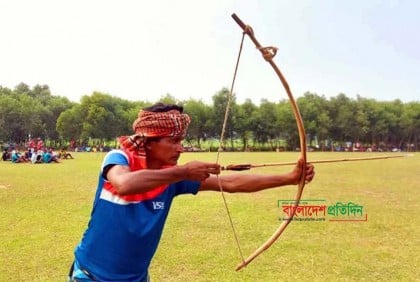 শিকারের আদি কৌশল ধরে রাখতে তীর-ধনুক প্রতিযোগিতা