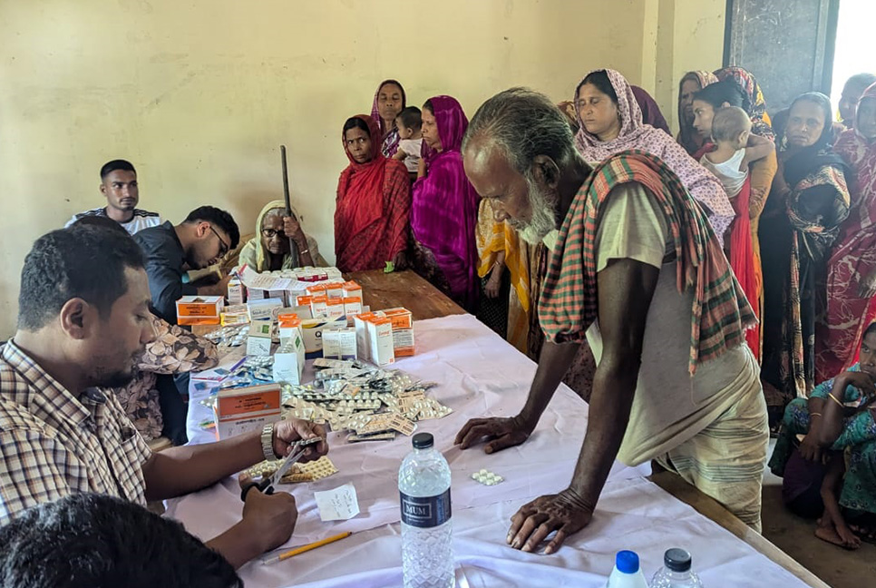 নালিতাবাড়ীতে ফ্রি চিকিৎসা ও আর্থিক সহায়তা প্রদান