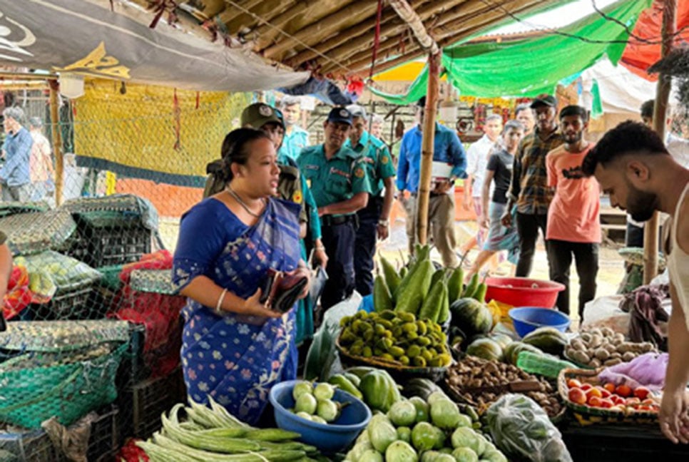 চট্টগ্রামে দুই দোকানিকে জরিমানা