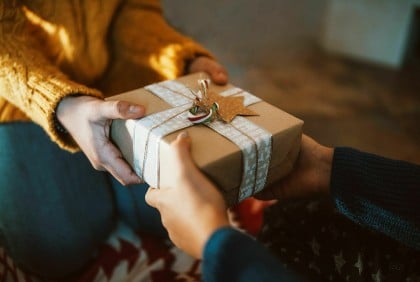হারাম উপার্জনকারীর উপহার গ্রহণ করা যাবে কি?