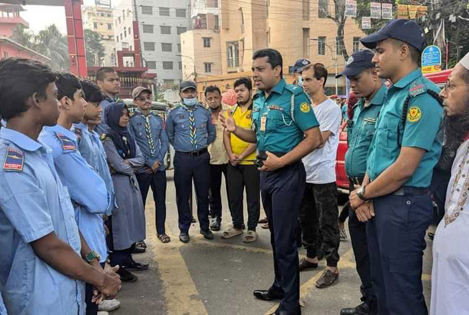 রাজধানীর সড়কে শৃঙ্খলা ফেরাতে ১৫ দিনব্যাপী ট্রাফিক পক্ষ শুরু 

