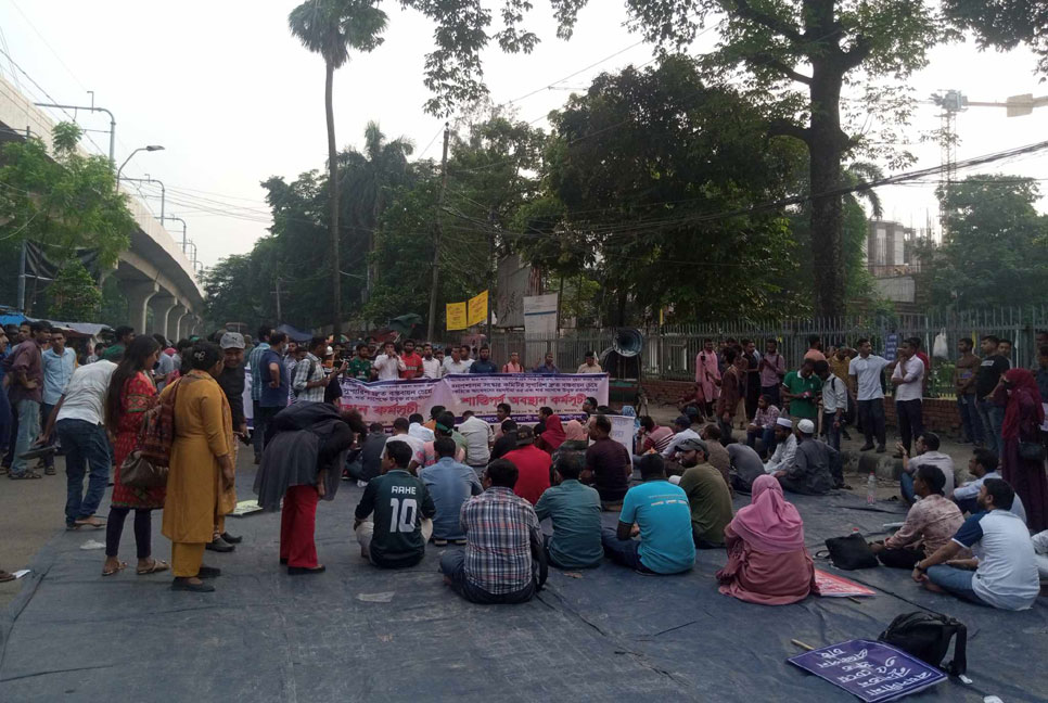 প্রজ্ঞাপন না হওয়া পর্যন্ত শাহবাগেই অবস্থানের ঘোষণা ৩৫ প্রত্যাশীদের

