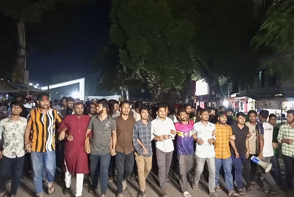 রাষ্ট্রপতির পদত্যাগ ও ছাত্রলীগ নিষিদ্ধের দাবিতে বেরোবিতে বিক্ষোভ মিছিল
