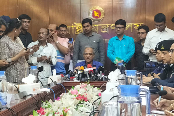 এসআইদের অব্যাহতিতে রাজনৈতিক কারণ নেই: স্বরাষ্ট্র উপদেষ্টা 