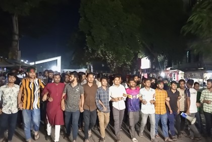 রাষ্ট্রপতির পদত্যাগ ও ছাত্রলীগ নিষিদ্ধের দাবিতে বেরোবিতে বিক্ষোভ মিছিল