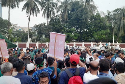 রাষ্ট্রপতিকে ২৪ ঘণ্টার মধ্যে পদত্যাগের আল্টিমেটাম