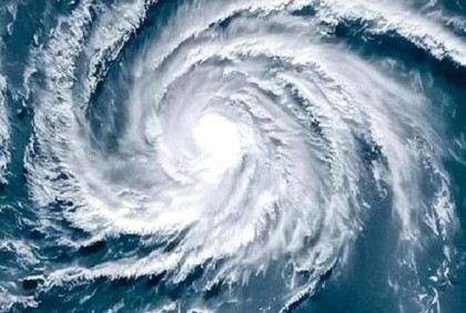 চোখ রাঙাচ্ছে ঘূর্ণিঝড় ‘ডানা, পশ্চিমবঙ্গের ৯ জেলায় বন্ধ থাকবে স্কুল