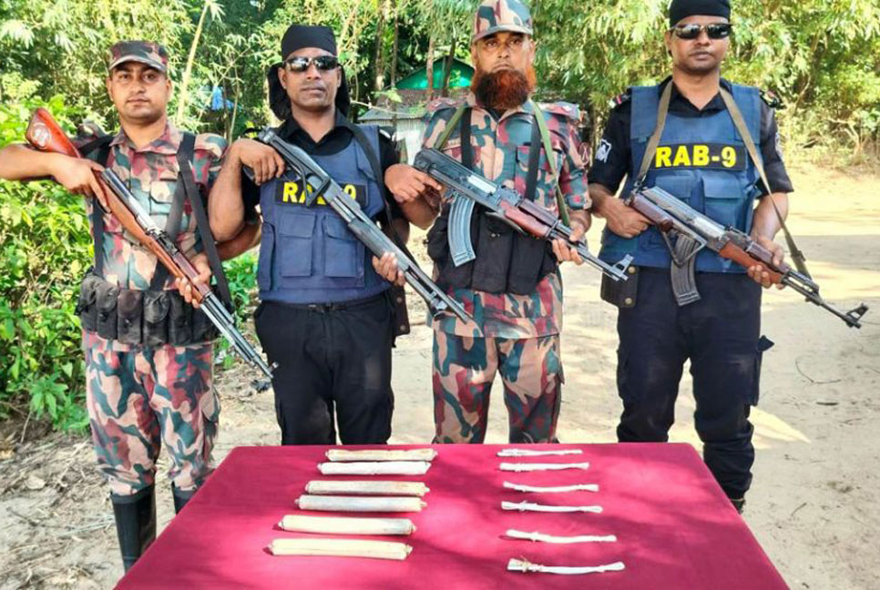 সুনামগঞ্জে র‌্যাব ও বিজিবি উদ্ধার করলো ভারতীয় বিস্ফোরক

