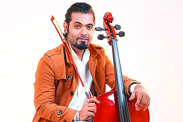 অন্যের সুরে গানে রুমি