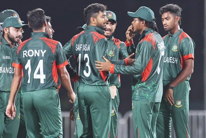 ছয় হাঁকালেও ডেড বল ঘোষণা, নাটকীয় হারে বাংলাদেশের বিদায়