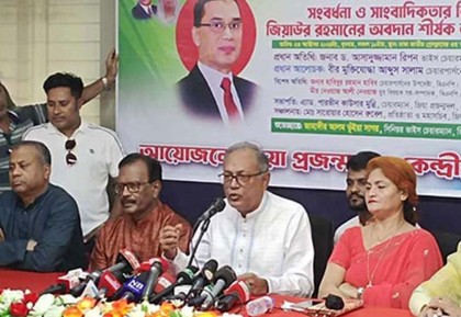 ‘শেখ হাসিনা ছিলেন ডামি প্রধানমন্ত্রী, পদত্যাগ করেছে কি করেনি সেটা বিষয় না’

