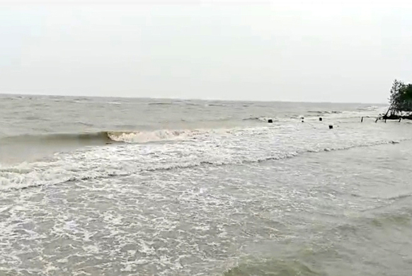 মোংলা বন্দরসহ উপকূলীয় এলাকায় বৃষ্টি 