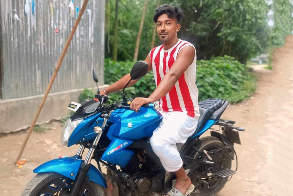 গ্রামের খুদে ফুটবলার থেকে ভয়ানক প্রতারক রনি