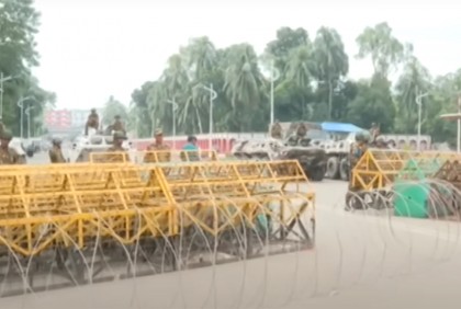 বঙ্গভবনের সামনে নিরাপত্তা ব্যবস্থা আরও জোরদার 

