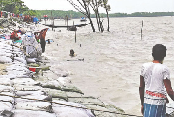 ঘূর্ণিঝড় দানা: শিশুসহ প্রাণ গেছে দুজনের