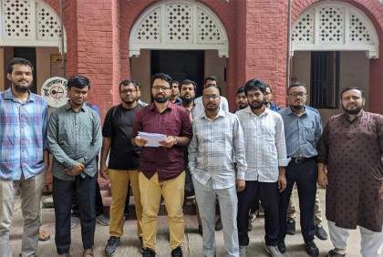 বুয়েট শিক্ষককে স্বপদে পুনর্বহাল চেয়ে শিক্ষার্থীদের স্মারকলিপি 


