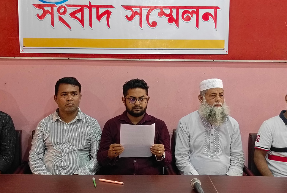 বরিশালে বাবা হত্যার বিচার দাবি ছেলের
