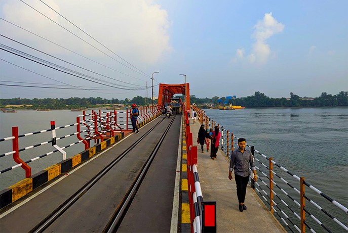 ১৫ মাস পর কালুরঘাট সেতুতে যান চলাচল শুরু       