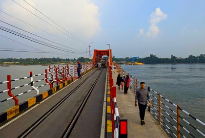 ১৫ মাস পর কালুরঘাট সেতুতে যান চলাচল শুরু       