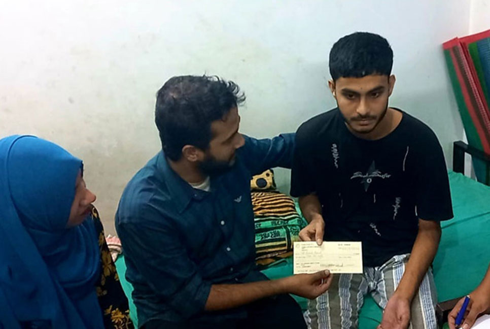 ছাত্র-জনতার আন্দোলনে আহত ৩২ জন পেলেন আর্থিক সহায়তা 