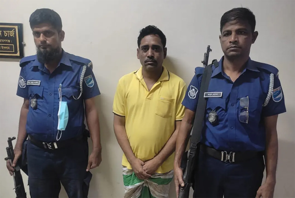 সাবেক ডিবিপ্রধান হারুনের ক্যাশিয়ার খ্যাত মোকাররম গ্রেপ্তার

