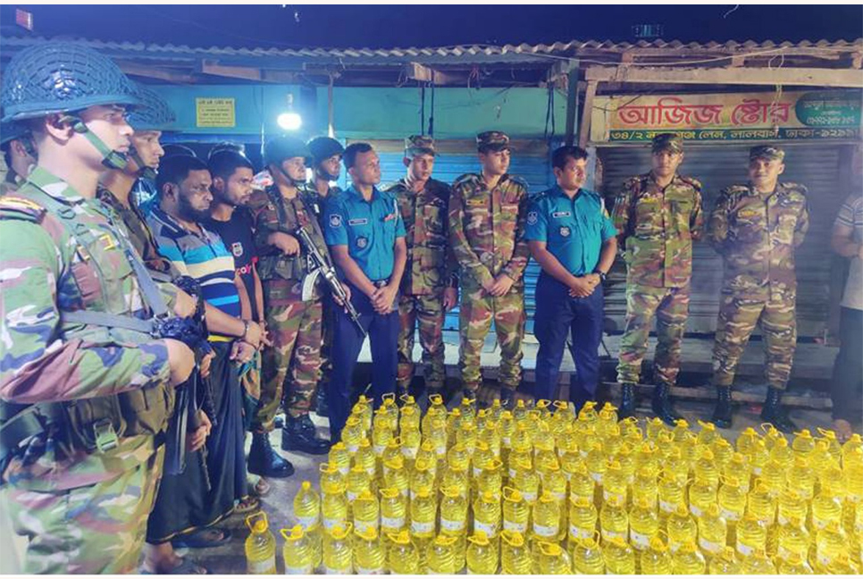 টিসিবি পণ্যের অবৈধ গোডাউনে যৌথ অভিযান, গ্রেপ্তার ৪

