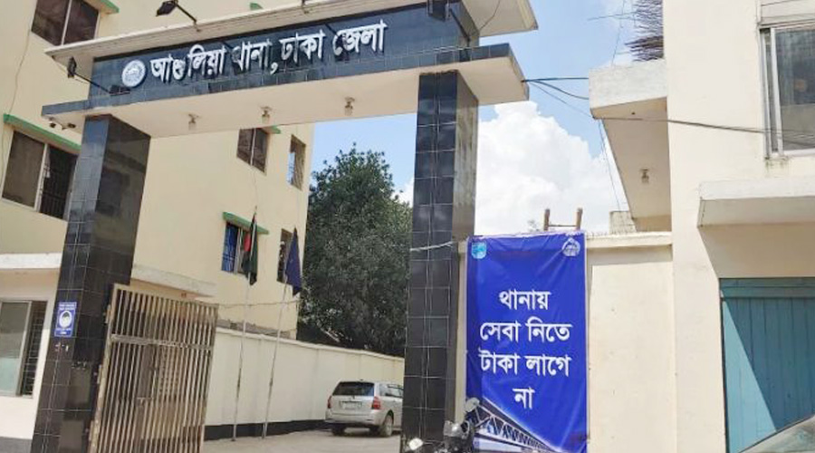 বেকারীতে ময়দা মিক্সার মেশিনে কাটা পড়ে যুবকের মৃত্যু 