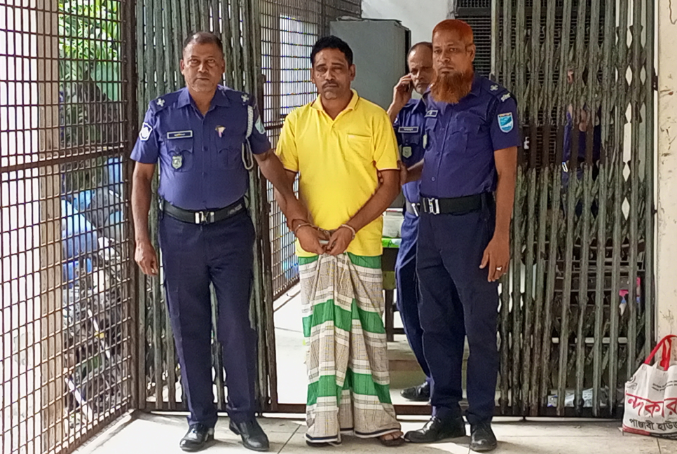 সাবেক ডিবিপ্রধান হারুনের ক্যাশিয়ার খ্যাত মোকাররমের জামিন 

