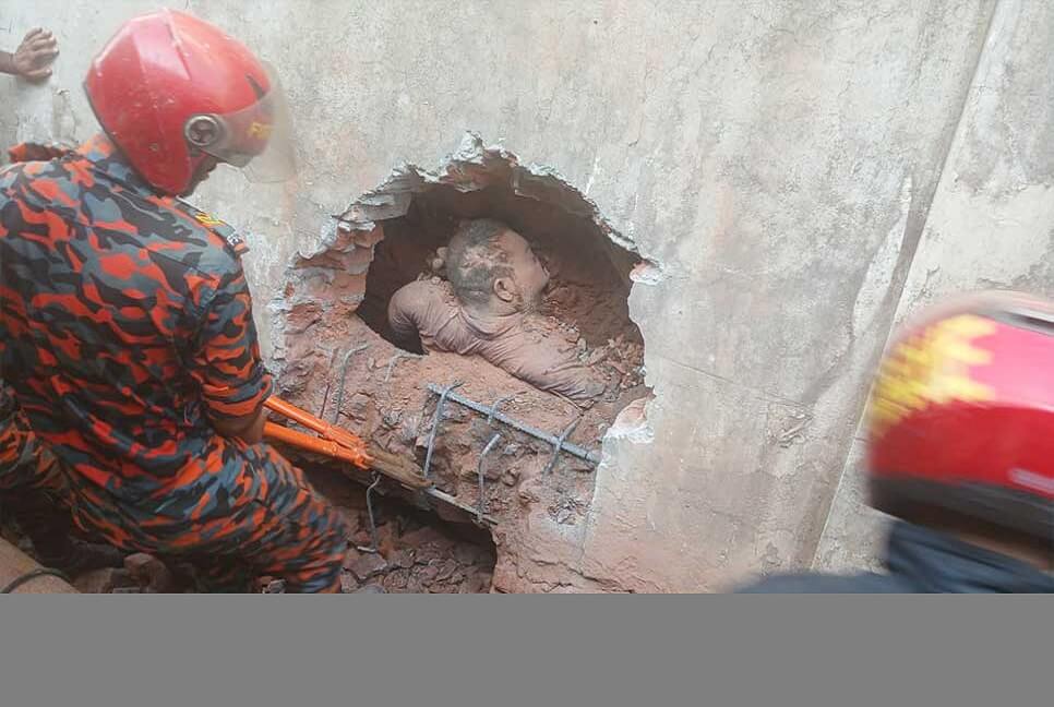 গাজীপুরে কারখানার দেয়াল ধসে এক শ্রমিকের মৃত্যু